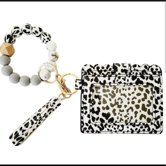Leopard Print Silicone Beaded Wristlet ID Holder - Picture 2 of 4